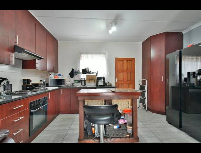 3 BEDROOM TOWNHOUSE FOR SALE IN WILGEHEUWEL